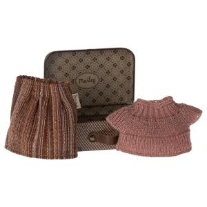 Tricot et jupe dans sa valise, Souris Grand-mère - Maileg - 17-4300-00